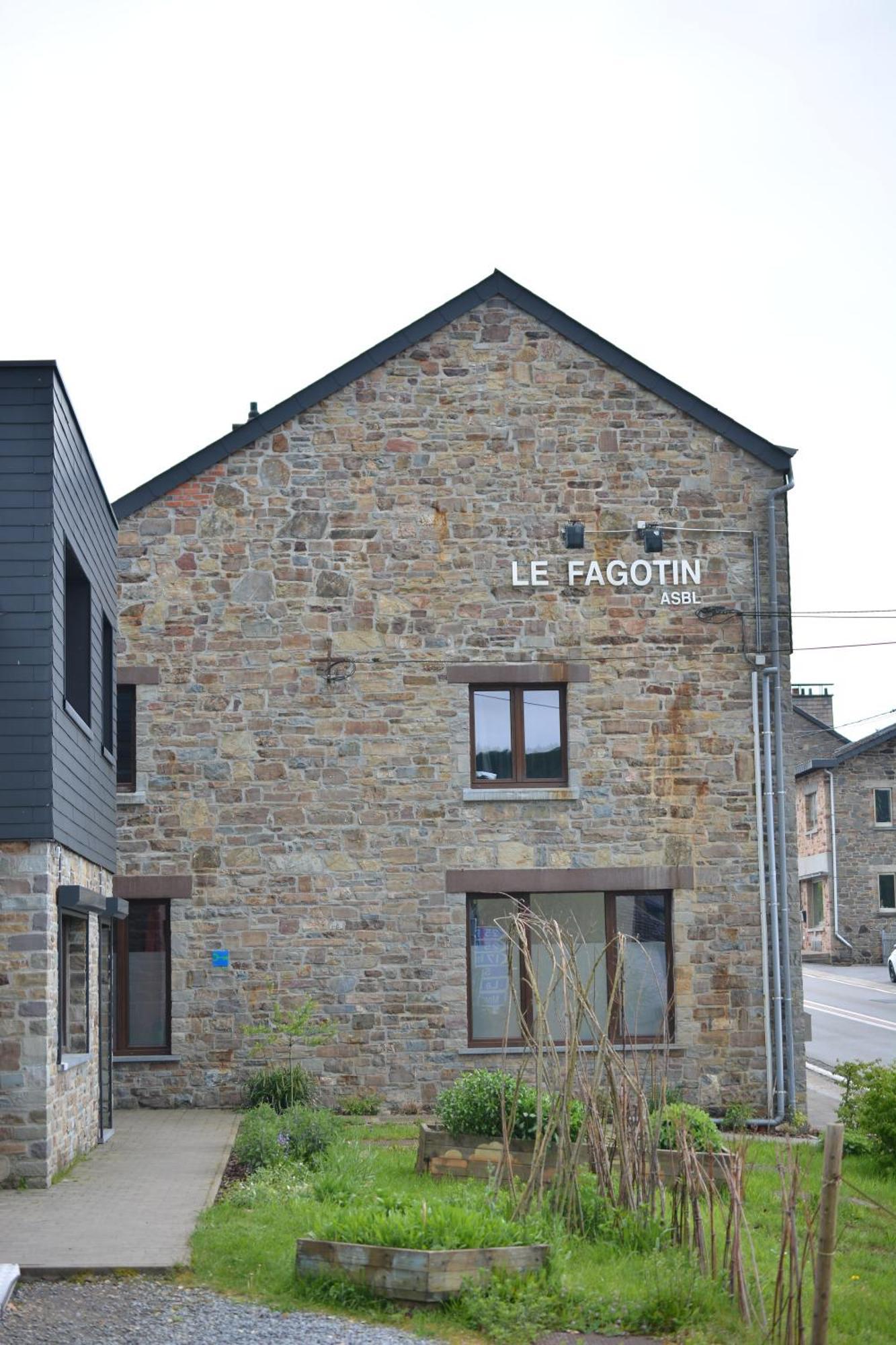 Le Fagotin - Youth Hostel Stoumont Bagian luar foto